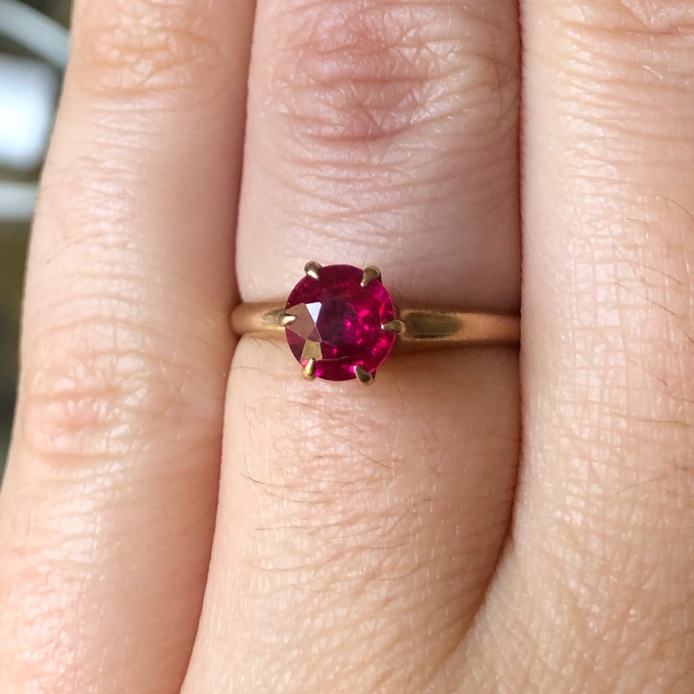 Red Spinel Round Cut 10k Gold Ring. Size 7